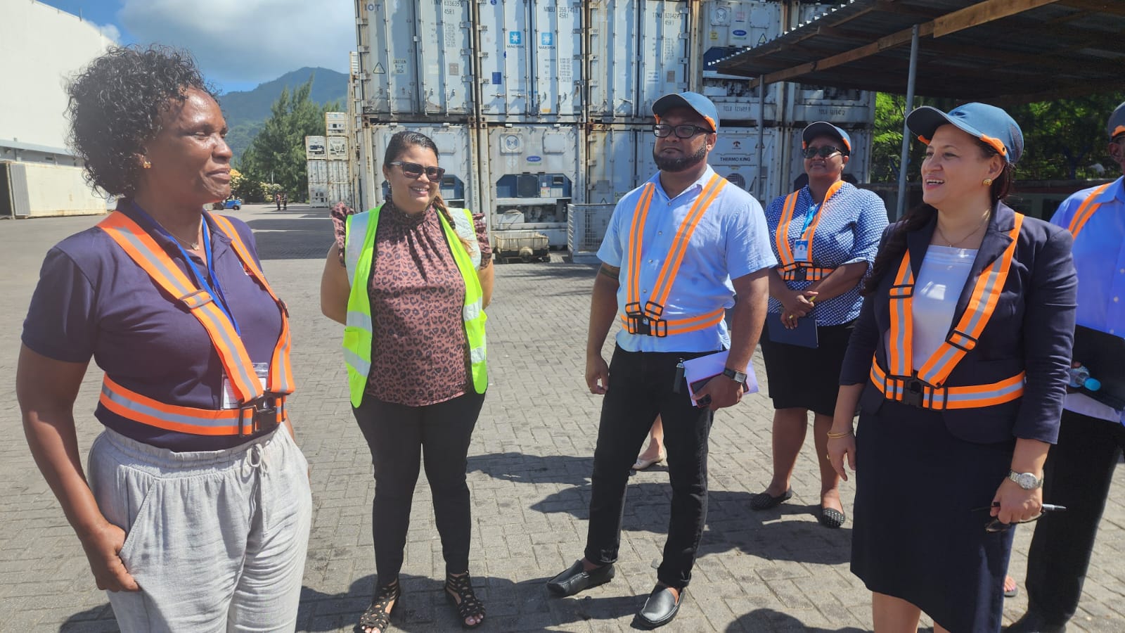 Ministerial visit - Ile du Port Handling Services