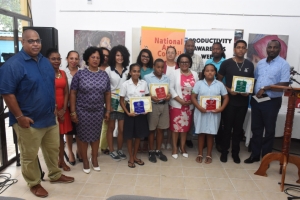 Winners in a souvenir photo with guests
