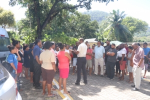 PS Baker addressing the workers 
